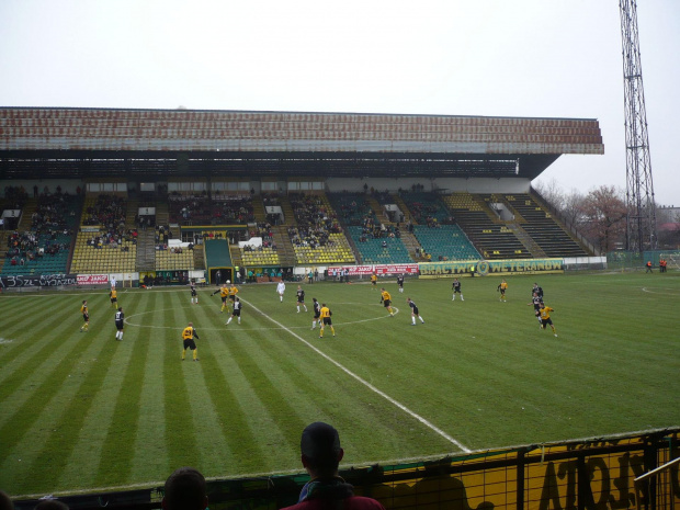 trybuna główna na Gieksie parenaście nowych siedzisk #stadion #GKSKatowice