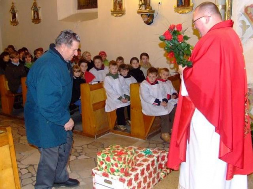 Ostatnia Msza Święta i pożegnanie ks. Piotra Kradasa z Dąbrówki, odchodzącego do parafii w Somoninie!
Dąbrówka - 29.11.2007 r.