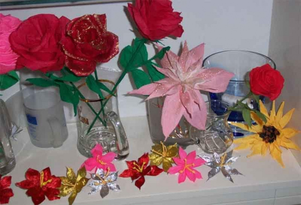 kwiaty, kwiatki, kwiatuszki... #artystyczne #bibułkarstwo #BożeNarodzenie #bukiety #chrzest #dekoracje #dekoratorstwo #DlaBabci #DlaCiebie #DlaMamy #DlaTaty #DoBiura #DoRestauracji #DzieńMatki #ekologiczne #imieniny #kartki #kompozycje #komunia