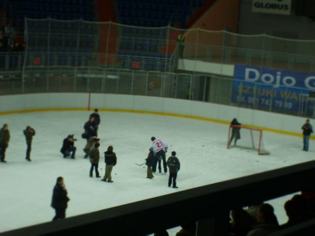 Mariusz Czerkawski uczy jak trafiać do bramki :] #hokej #lublin #globus #lht
