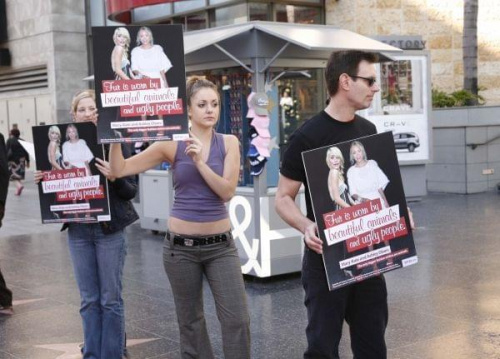 PETAs protest against Mary-Kate and Ashley