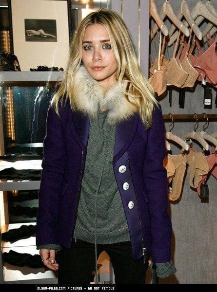 Ashley at the Kiki De Montparnasse store opening-events grudzień 2007