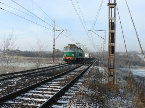 ET22-086 z mieszanym bruttem zbliża się do stacji Ruda Kochłowice (szlak Bielszowice-Kochłowice)