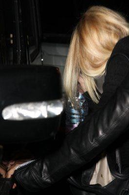 Ashley leaving Neil George Hair Salon-paparazzi grudzień 2007