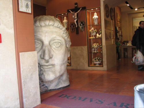 watykański sklep z pamiątkami #rzym #roma #włochy #italia #watykan #dewocjonalia