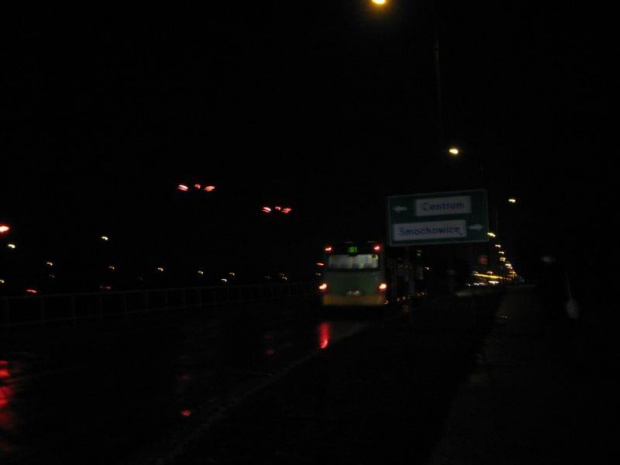 chodziło głównie o różowe latarnie ;p ale nie zbyt wyszło ;p #ulica #autobus #noc