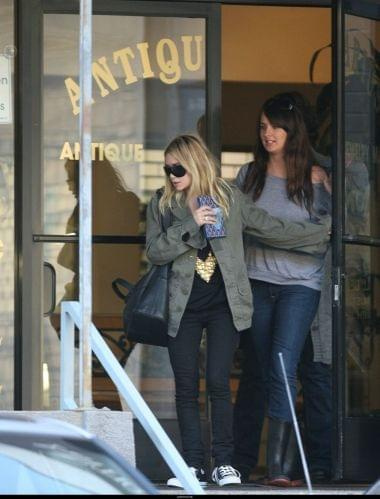 Ashley shopping in Beverly Hills-paparazzi grudzień 2007