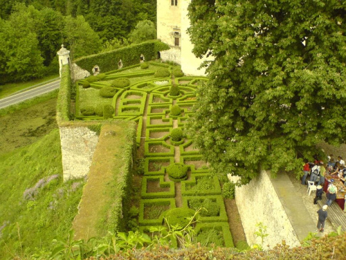Widok na labirynt na zamku w Pieskowej Skale
