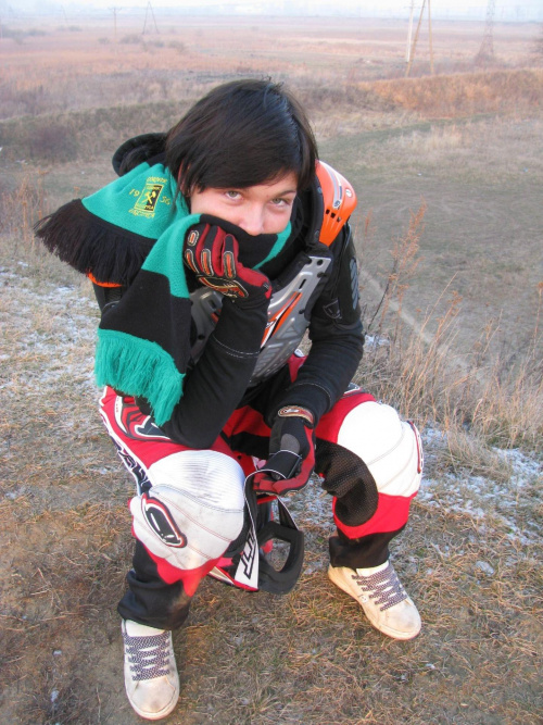 strój na moto, monia na strzałce motocross ;]