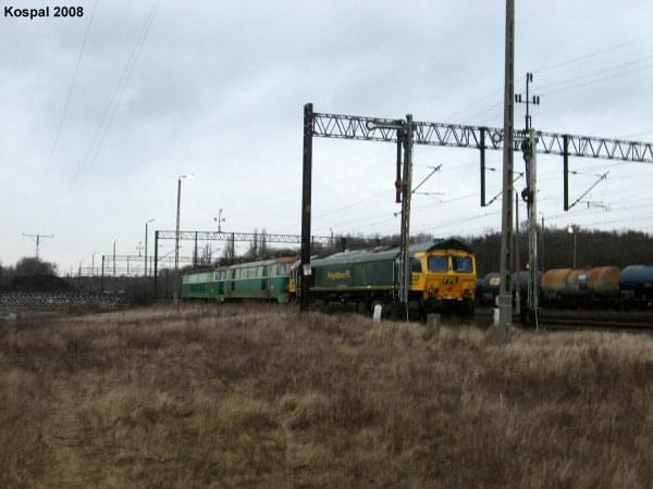 18.01.2008 (FPL) 66002 oraz 2 ET22 stoją i czekają na godzinę odj.