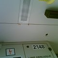 Tramwaj typu 123N z 2007 roku pada ofiarą... Rdzy. Widoczne zacieki, czyli rdzewieje pewnie jakiś element konstrukcji stropu. Inną sprawą jest to, że sam fakt, że tramwaj przecieka źle o nim świadczy...