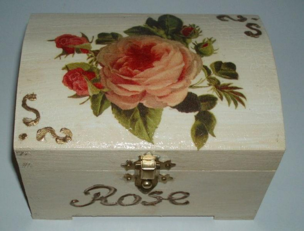 Rękodzieło dostępne w sprzedaży -szkatułka z różanym motywem - pytania na gogana@wp.pl #rękodzieło #decoupage #galeria #gogana1
