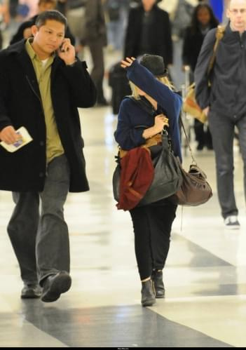 MK arrives into LAX Airport-paparazzi luty 2008