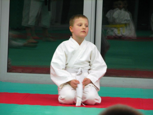 Kamilek ćwiczy karate