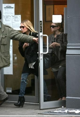 MK and Ash spotted together in NYC-paparazzi luty 2008