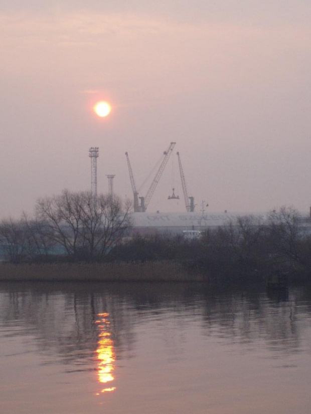 #blask #niebo #Odra #port #rzeka #słońce #Szczecin #woda #wschód