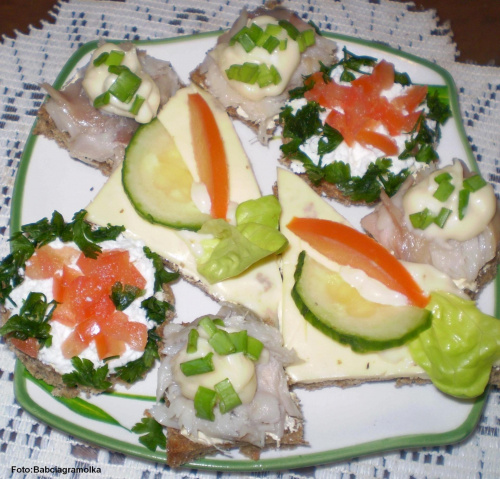 Kanapeczki dla niejadka.Przepisy: www.foody.pl , WWW.kuron.pl i http://kulinaria.uwrocie.info/ #kanapki #śniadanie #kolacja #przystawki #jedzenie #kulinaria