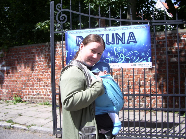 Sari... Chusta numer 3. Cieniusieńka, turkusowa, przewiewna, bawełniana... I kosztowała 3 zł w lumpeksie :)
Mężowi kupiłam wtedy jeszcze szarą :)