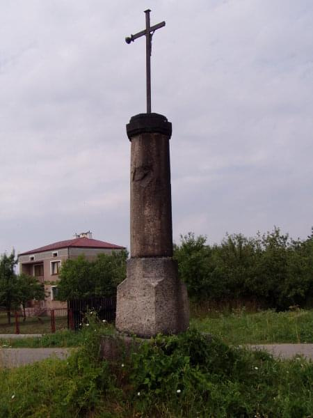 Krzyż-na trasie Błedostowo-Gąsiorowo