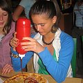 Najpierw ketchup lala, a pozniej caly farsz zebrala :P
... i to byla dobra pizza! :D #impreza #biwak #morze #szkoła #znajomi