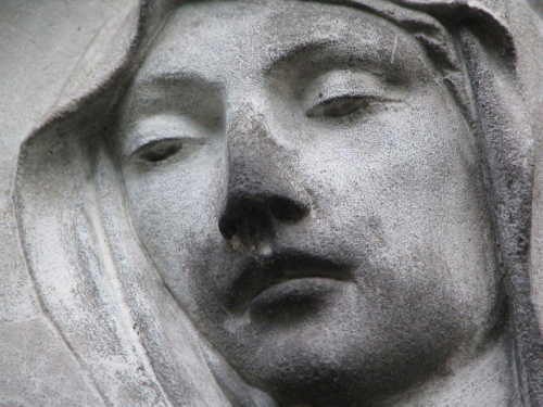 Maryi z grobu spojrzenie #cmentarz #przemyśl #grób #maryja #twarz