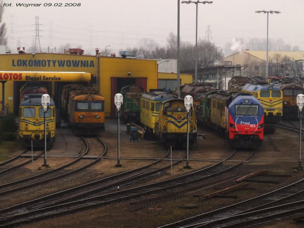 Park Maszyn(owy) na terenie Lotosu. Główną atrakcja zdjęcia jest 311-03