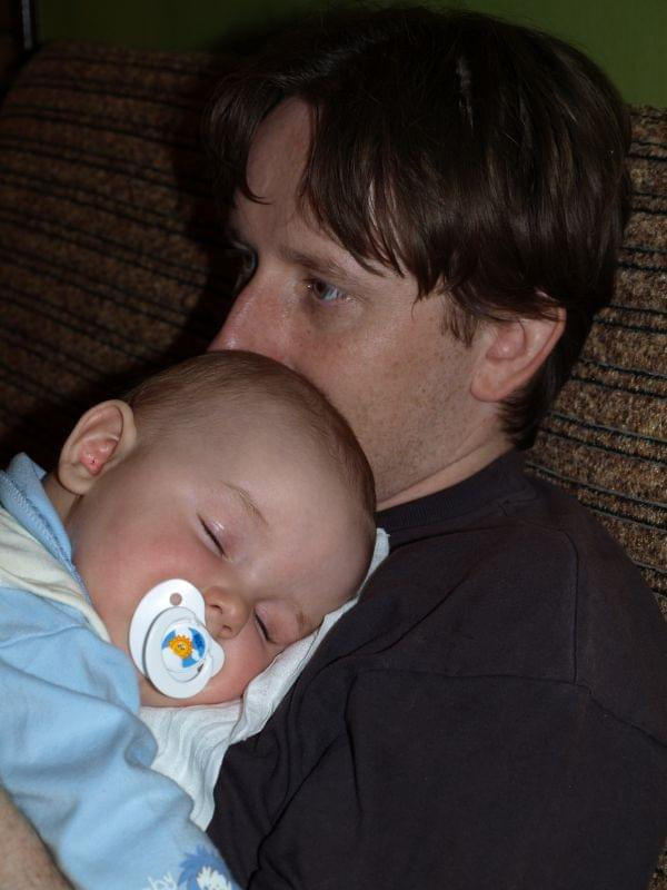 16.04.2008 - najlepiej zasypia się na tatusiu :)