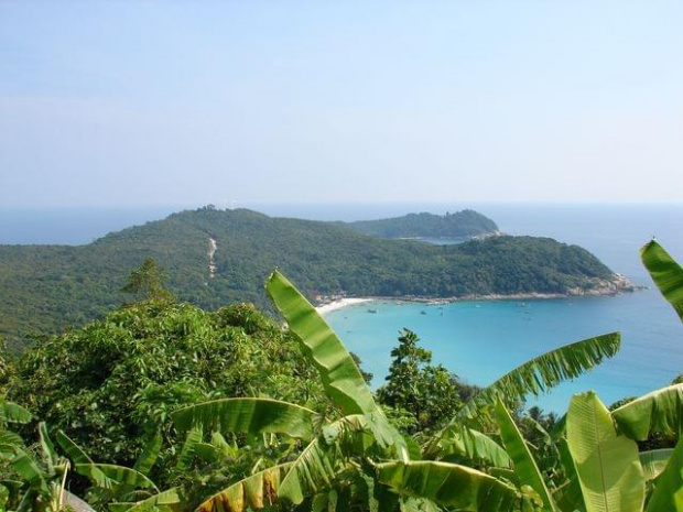 plaża Long beach (widok z dawnej plantacji bananów na wzgórzu), Pulau Perentian Kecil (Wyspa Przystanek Mały)