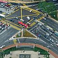 widok z Sky Bridge pomiędzy wieżami Petronas, Kuala Lumpur