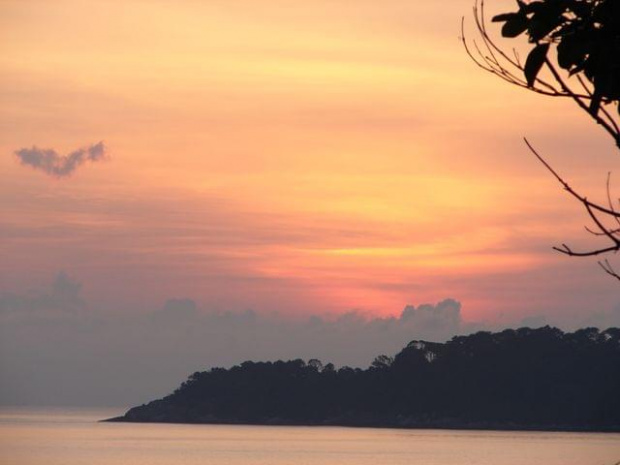 wschód słońca, plaża Long beach, Pulau Perentian Kecil (Wyspa Przystanek Mały)