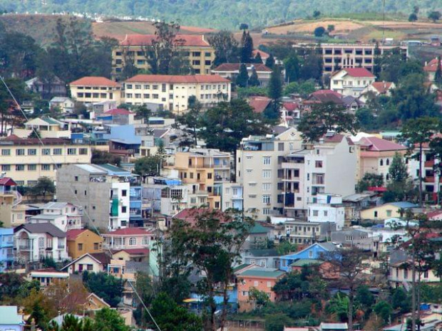 Widok na Dalat z góry Lang Bian, okolice Da Lat