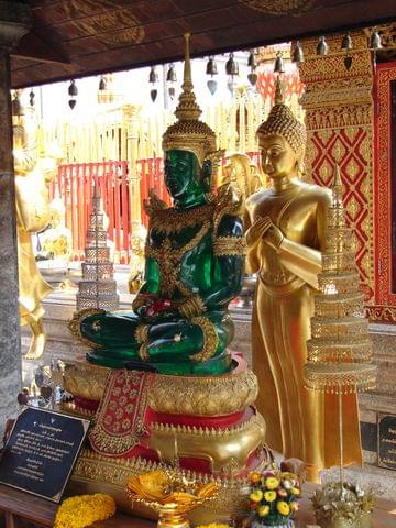 Wat Phrathat Doi Suthep - świątynia buddyjska na wzgórzu Doi Suthep niedaleko Chiang Mai