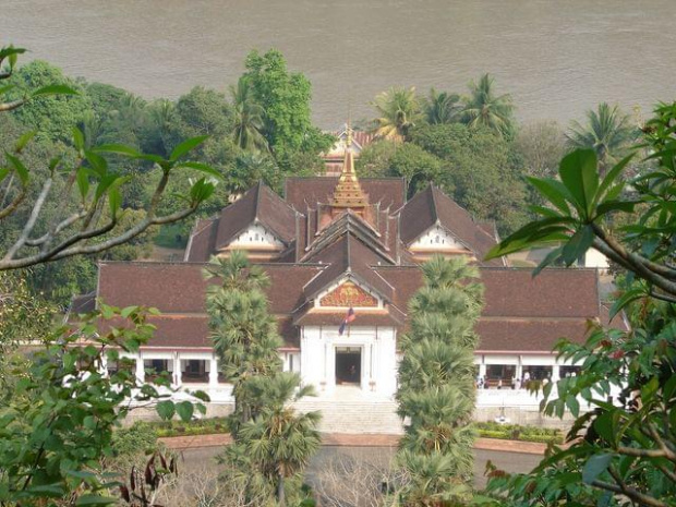 widok ze wzgórza Phu Si na Pałac Królewski, Luang Prabang