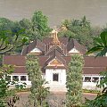 widok ze wzgórza Phu Si na Pałac Królewski, Luang Prabang