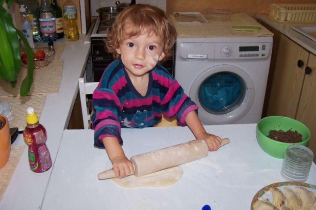 Ktoś musi te pierogi robić:)