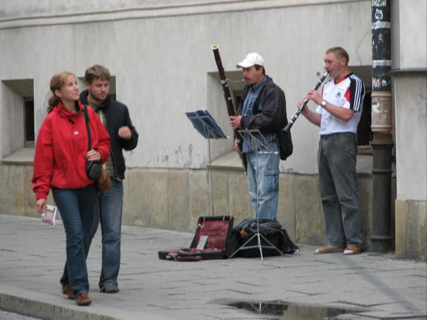 wszędzie słychać muzykę