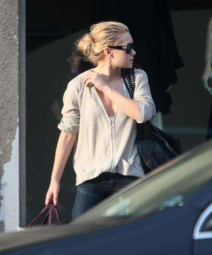 Ashley shopping at Stella McCartney in New York-paparazzi czerwiec 2008