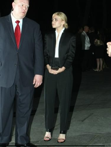 Ashley leaving CFDA-paparazzi czerwiec 2008