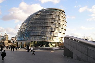 City hall:) budynek z ciekawymi schodkami:) #budynki #chmurki #schodki #Londyn #Niebo #CityHall #NoweMiasto