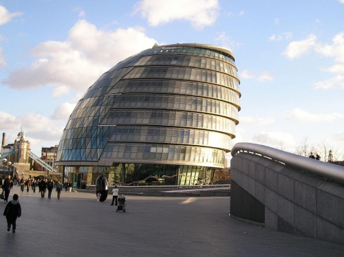 City hall:) budynek z ciekawymi schodkami:) #budynki #chmurki #schodki #Londyn #Niebo #CityHall #NoweMiasto