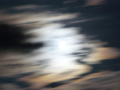 #chmury #KięzycWPełni #księżyc #KsiężycNocą #KsiężycZaChmurami #noc #pełnia