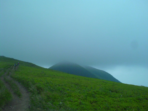 Tarnica pod "pierzynką" chmur #góry #bieszczady #tarnica #rawka