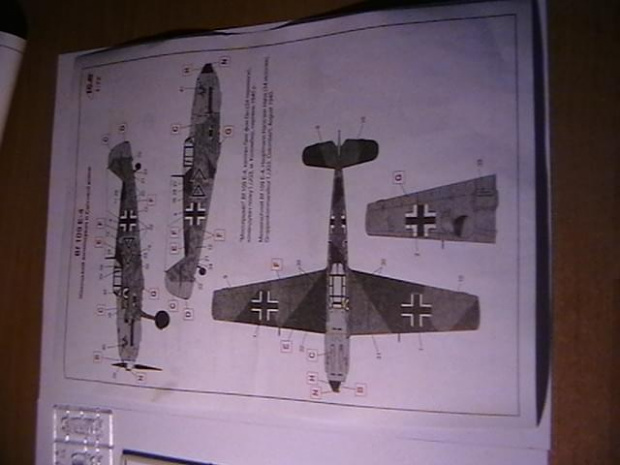 messerschmitt bf 109 E-4 z okresu bitwy o anglię pilotowana przez Haptumana Hansa von Hahn.