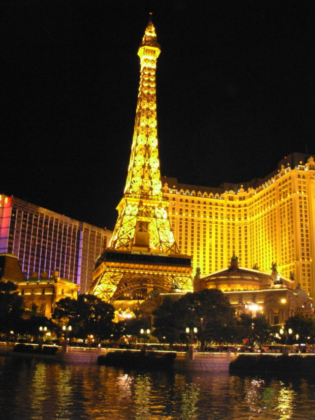 troszeczke Paryza w Las Vegas-w wiezy Eifla miesci sie potezne kasyno #LasVegas