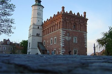 Rynek w Sandomierzu #Sandomierz #Polska #Rynek #kamienice #Ratusz #renesansans #kotwica #studnia