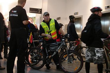 . #ZłoteTarasy #EuropejskiDzieńBezSamochodu #MasaKrytyczna #akcja #InvisiblePedal #Warszawa