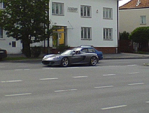 Porshe Carrera GT
Fotka zrobiona komórką - a szkoda.