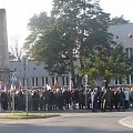 Uroczystości w dn. 11 Listopad, w 90 rocznicę odzyskania niepodległości. Plac Solidarności w Skarżysku -Kamiennej. Msza św. , w kościele p.w. św. Józefa #niepodległość #kwiaty #kościół #delegacje