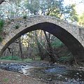 Cypr,Kelefos Bridge-średniowieczny wenecki most #średniowieczny #most #kamienny #potok #rzeczka #las #Cypr #drzewa #UroczeMiejsce