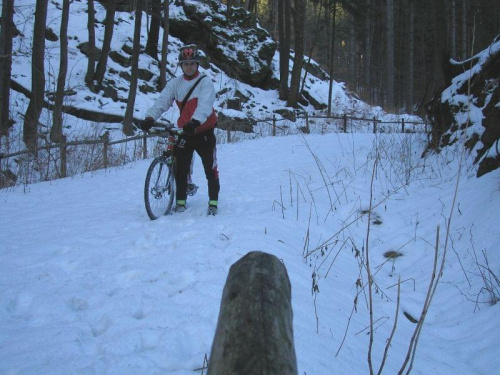 w górach zima trzyma #zima #rower #góry